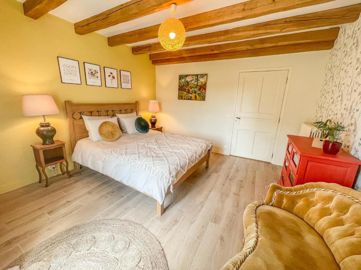 Le Gite De Gaia Hotel Villemer  ภายนอก รูปภาพ