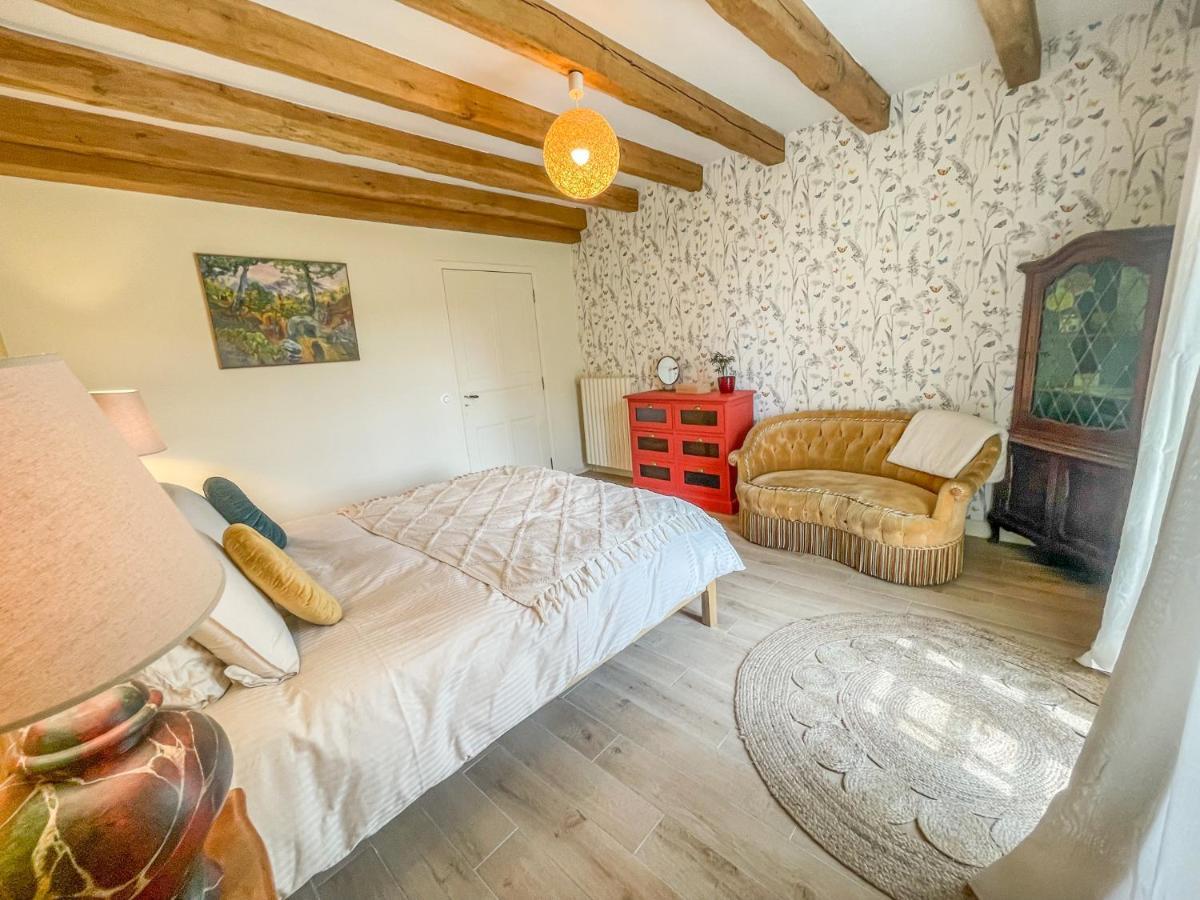 Le Gite De Gaia Hotel Villemer  ภายนอก รูปภาพ